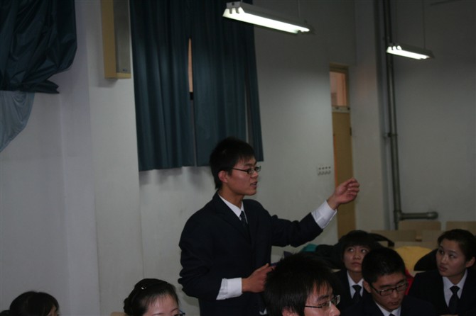 我在珠宝销售行业,我们马上举行辩论赛,题目是