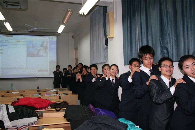 我在珠宝销售行业,我们马上举行辩论赛,题目是